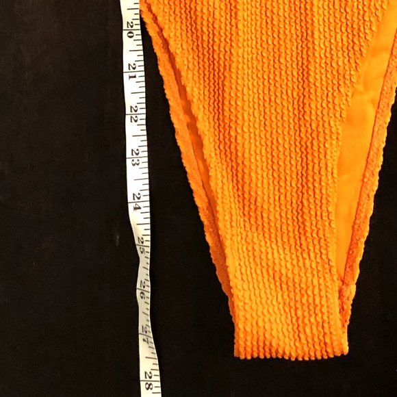 High Leg Textured One Piece Size M - Picture 6 of 6